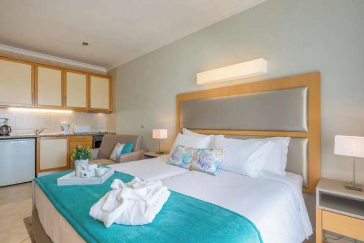 Room 6 of 14