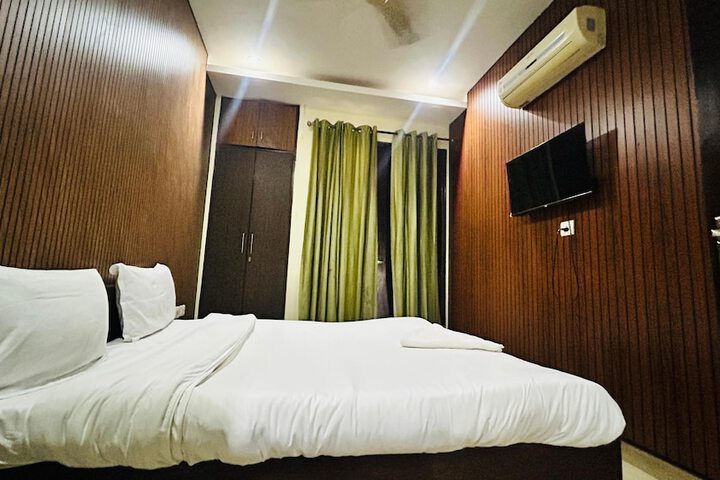 Room 16 of 24