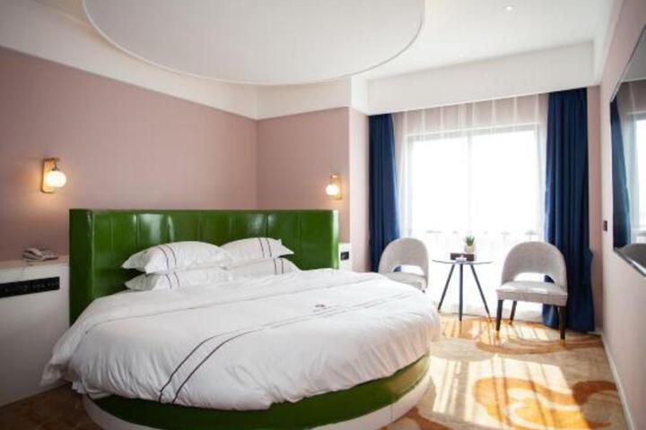 Changxing Hainabaichuan Hotel