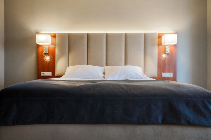 Room 25 of 77