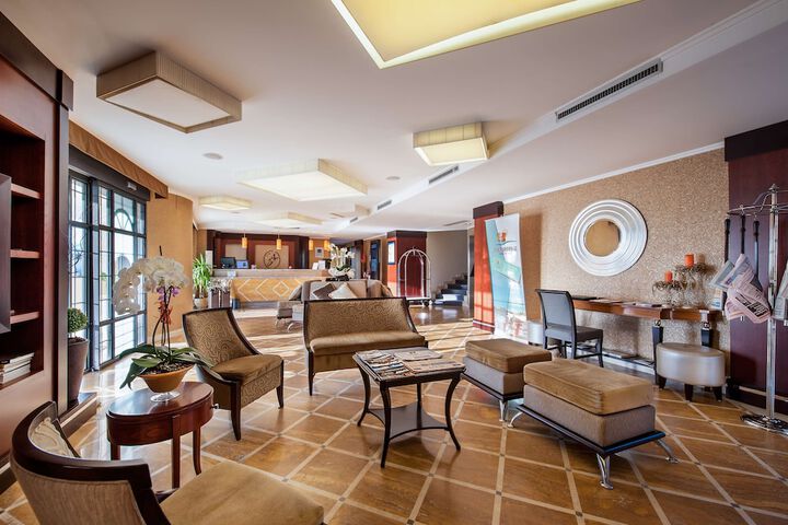 Entrance & Lobby