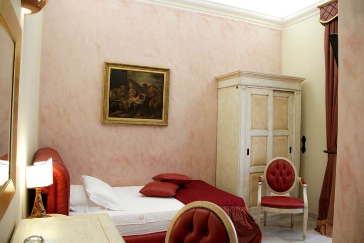 Room 14 of 107