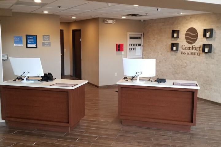 Check-in/check-out kiosk