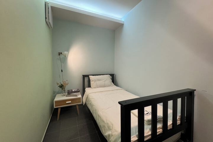 Room 4 of 49