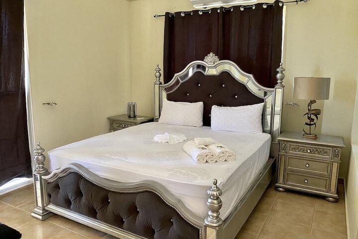 Room 4 of 25