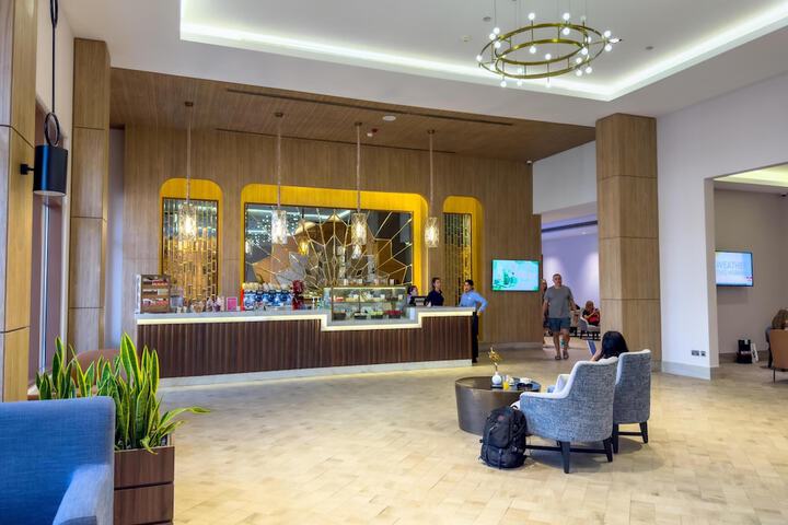 Entrance & Lobby