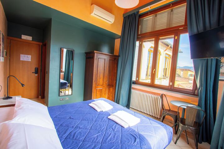 Room 9 of 20