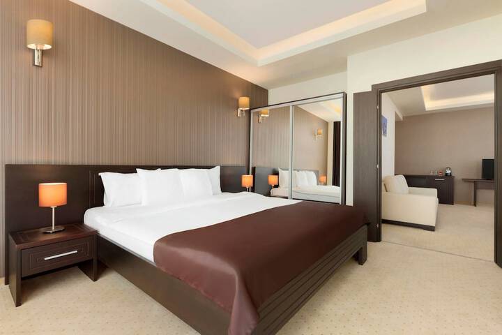 Room 27 of 62