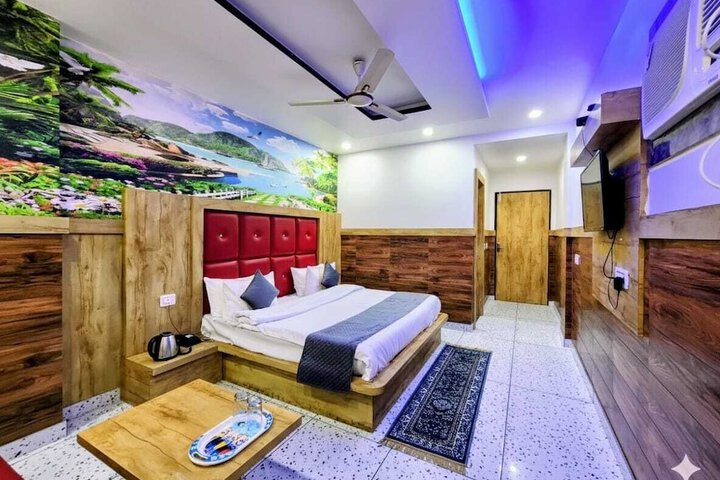 Room 9 of 13