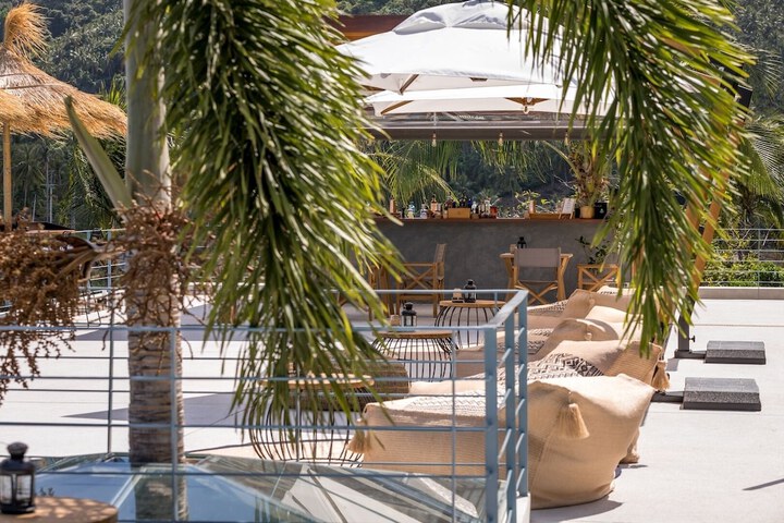 Sundeck 68 of 80