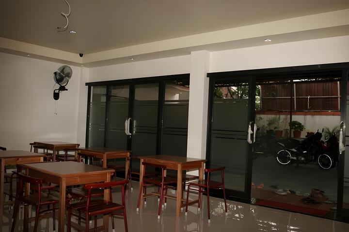 Lounge 15 of 19