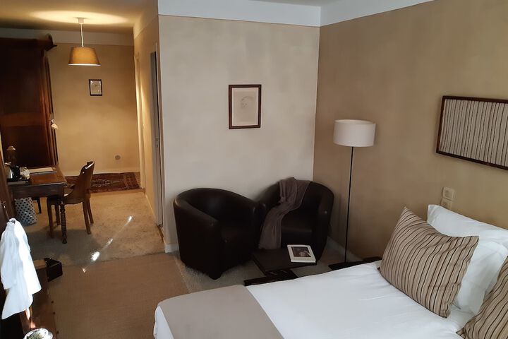 Room 2 of 32
