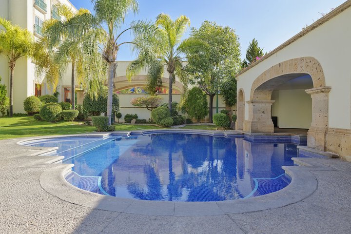 Pools & Facilities