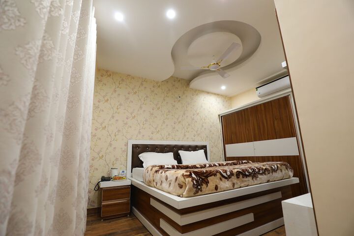 Room 8 of 35