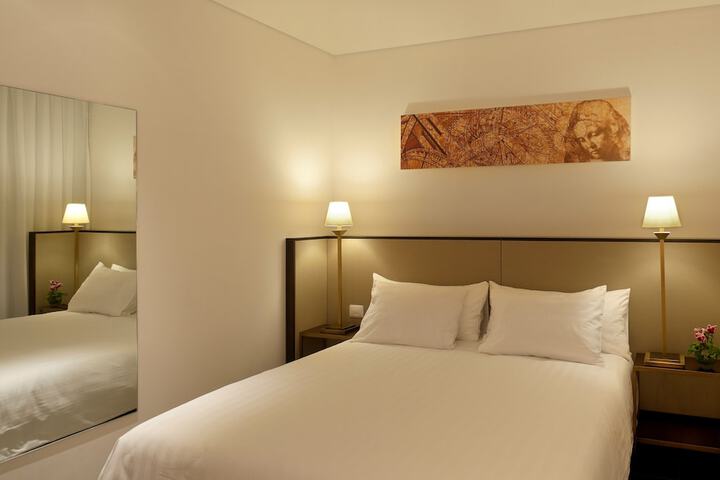 Room 6 of 52