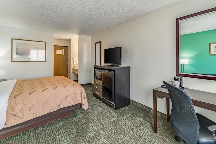 1 King Bed (2 of 7)