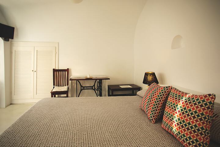 Room 2 of 83