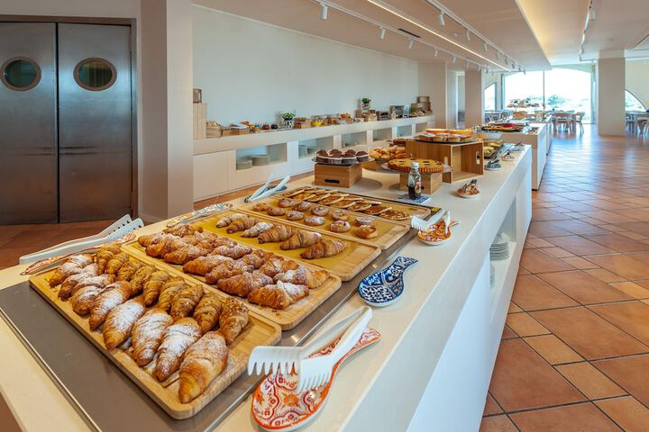 Breakfast/Coffee Service 84 of 136