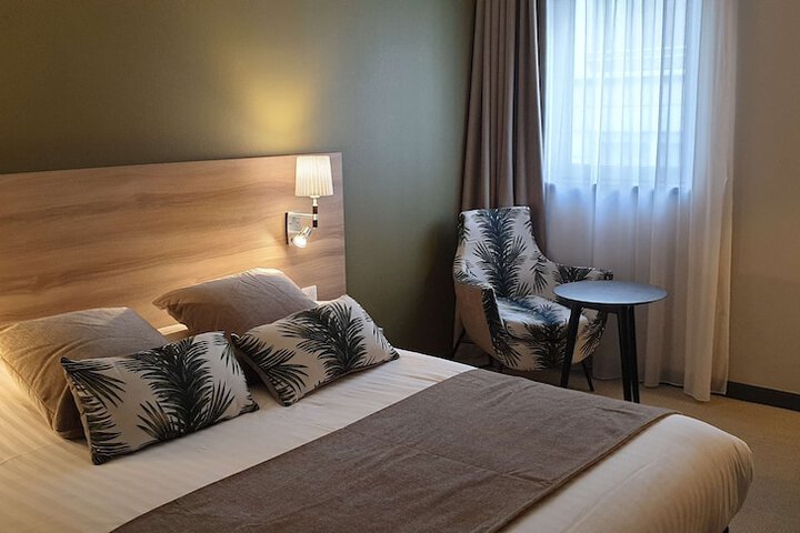Room 25 of 49