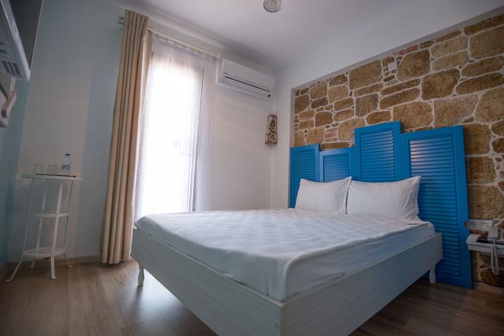 Room 7 of 27
