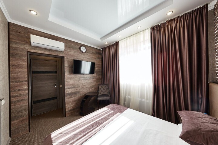 Room 7 of 33