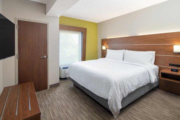 Room 9 of 37