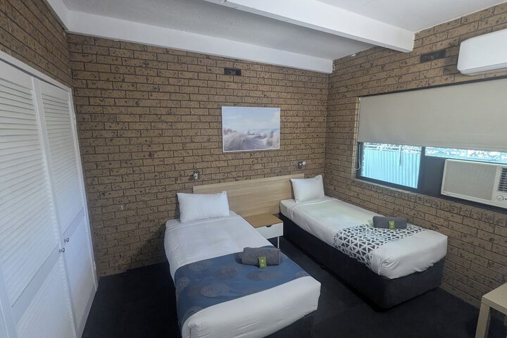 Room 32 of 68