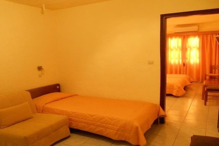 Room 6 of 36