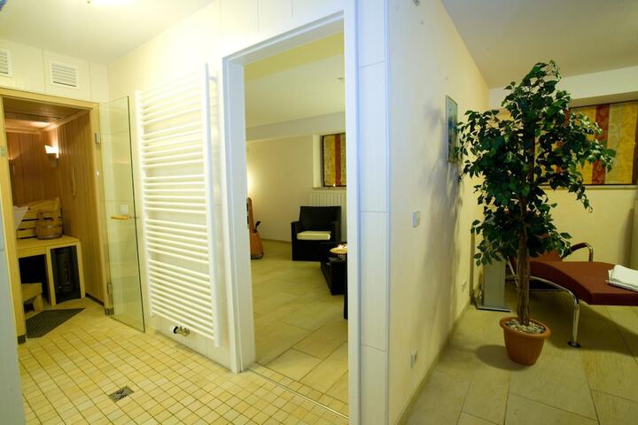 Room 4 of 27