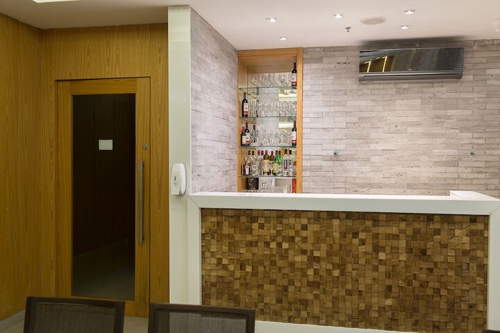 Lounge 115 of 138