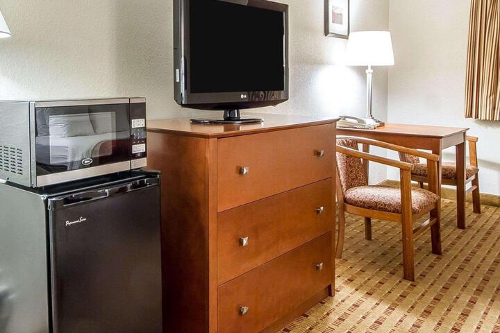 Queen Bed Accessible (4 of 24)