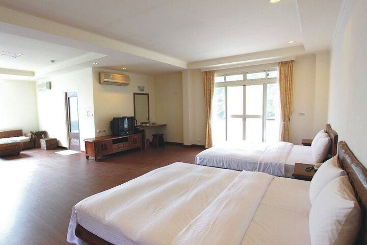 Room 8 of 50