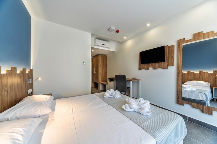 Room 13 of 93