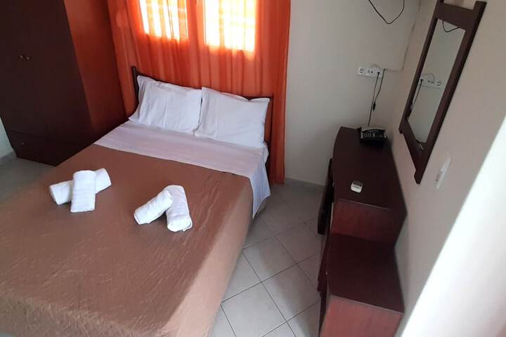 Room 13 of 34