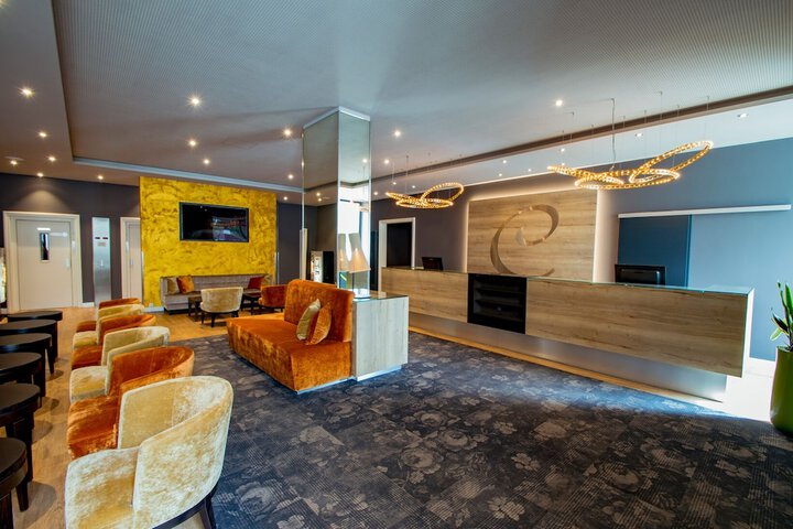 Entrance & Lobby