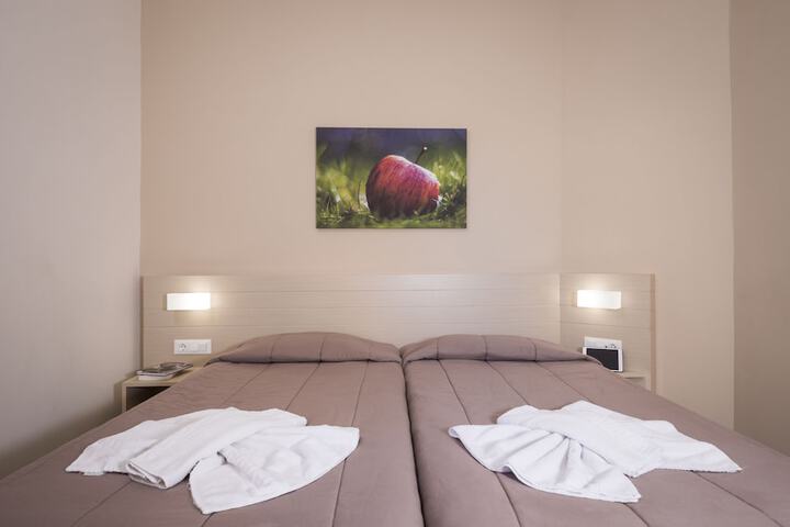 Room 12 of 80