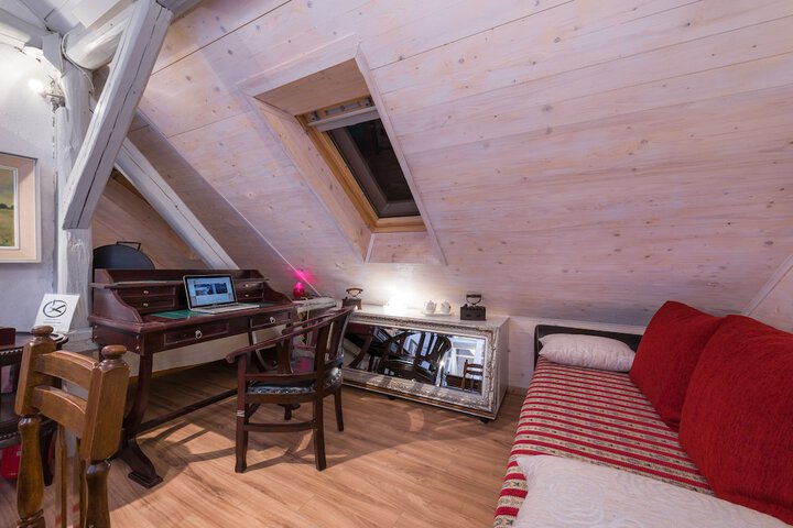 Room 11 of 120