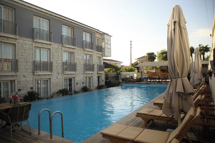 Hotel 68 of 72
