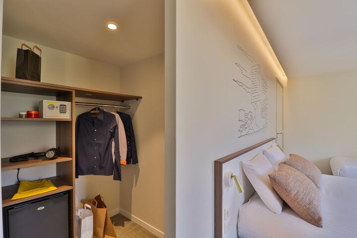 Room 19 of 80