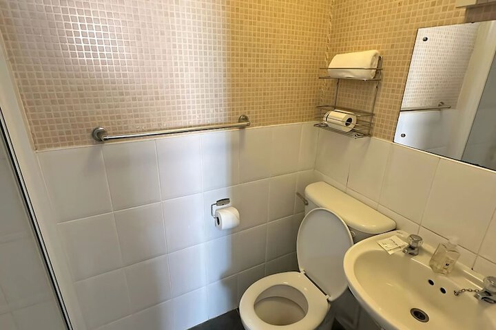 Room 16 of 23