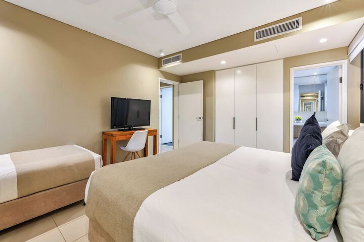 Room 32 of 151