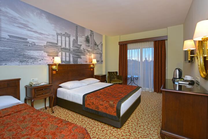 Room 11 of 120