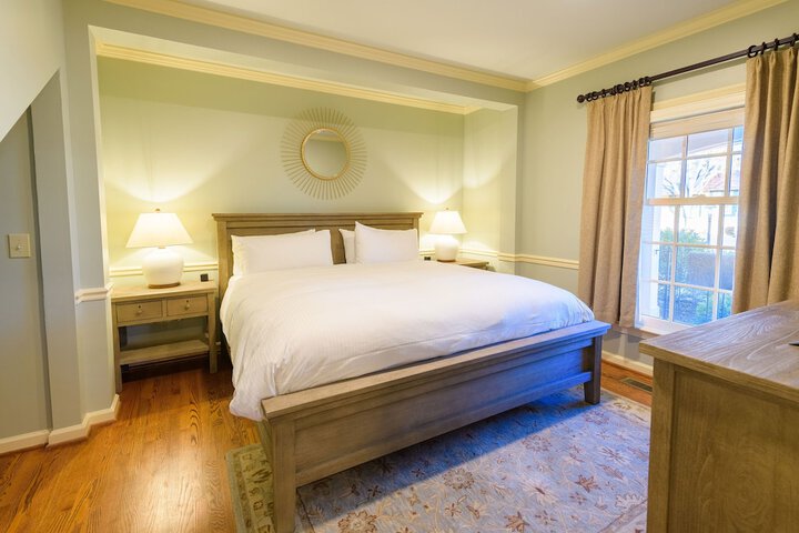 Room 35 of 176