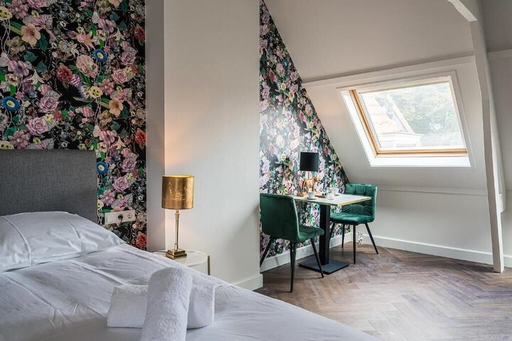 Room 10 of 73