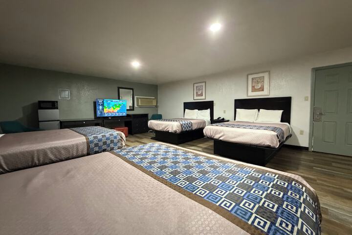 Room 7 of 18