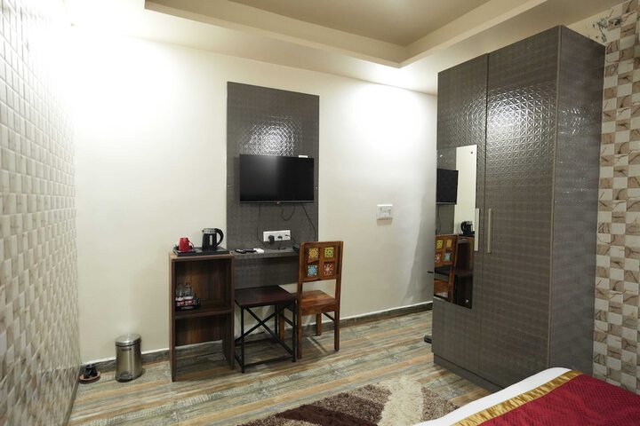Room 27 of 40