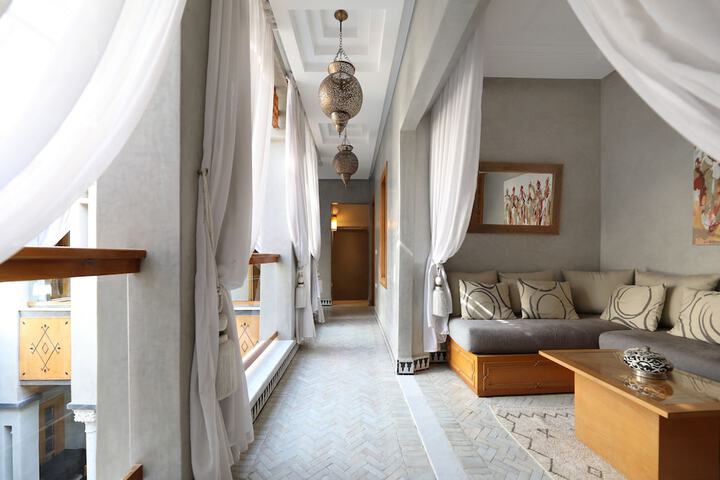 Entrance & Lobby