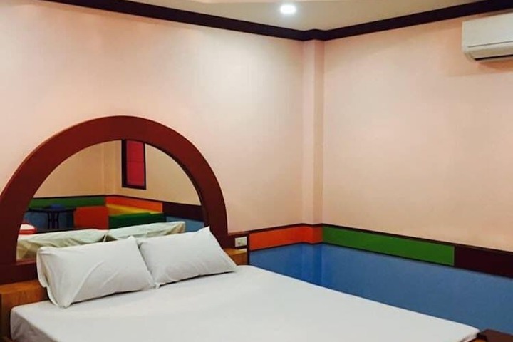 Room 4 of 11