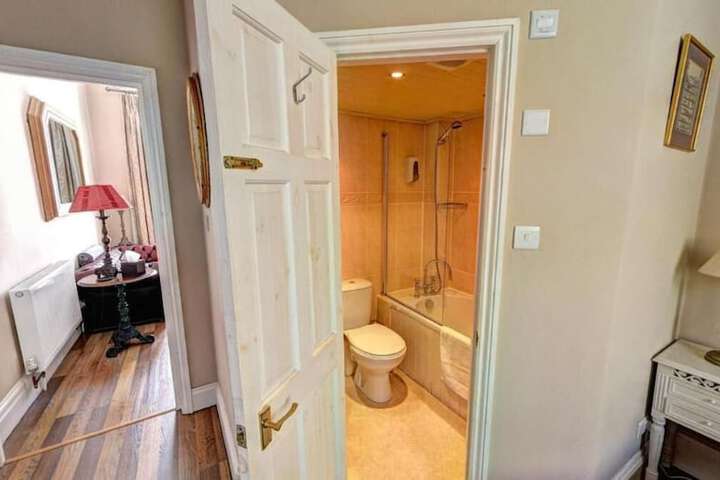 Room 20 of 39