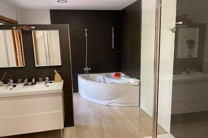 Room 42 of 96